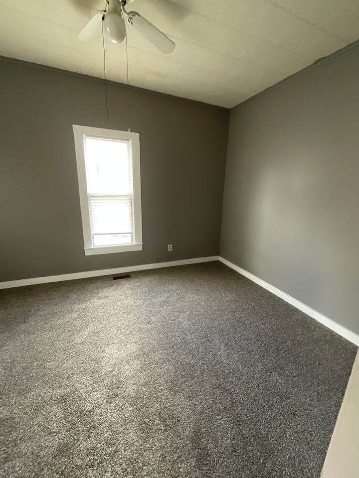 514 N Tucker St - Photo 3 of 11