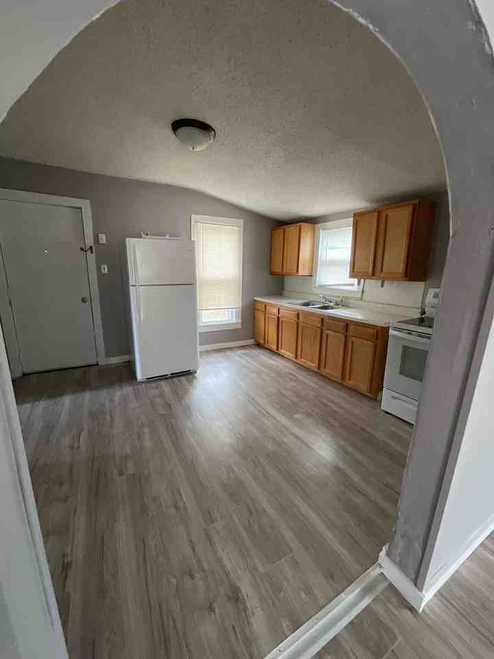 514 N Tucker St - Photo 7 of 11