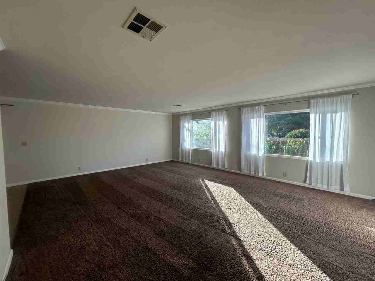 24781 Taft St - Photo 3 of 18