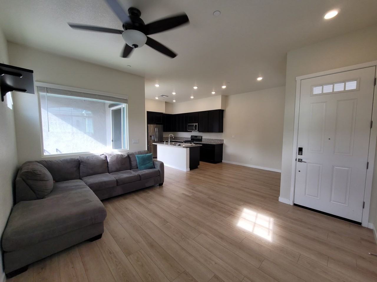 3311 Chickadee Ct - Photo 3 of 16