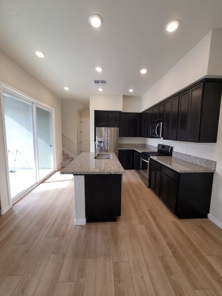 3311 Chickadee Ct - Photo 4 of 16