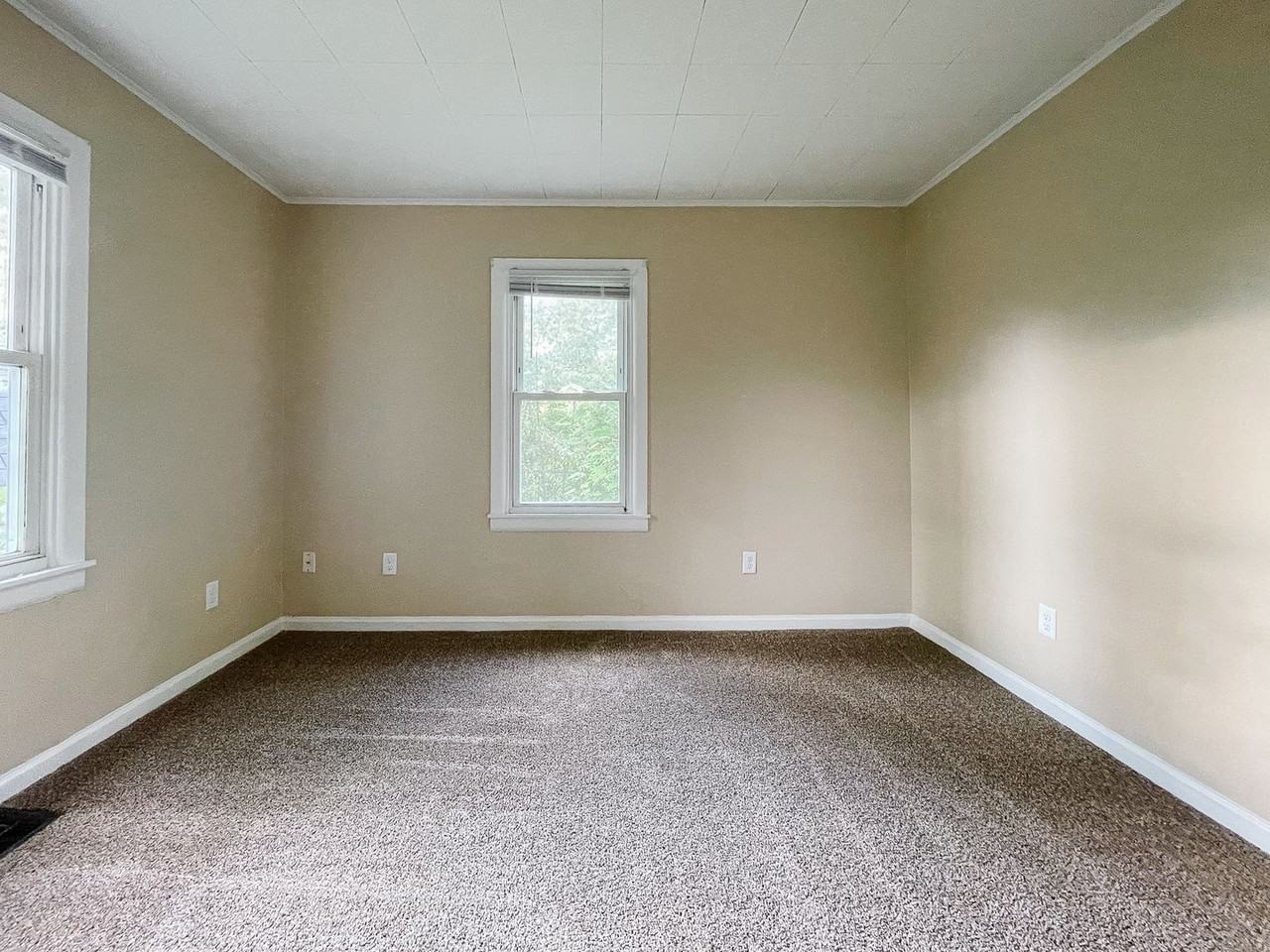 423 E Dartmouth Ave - Photo 2 of 26