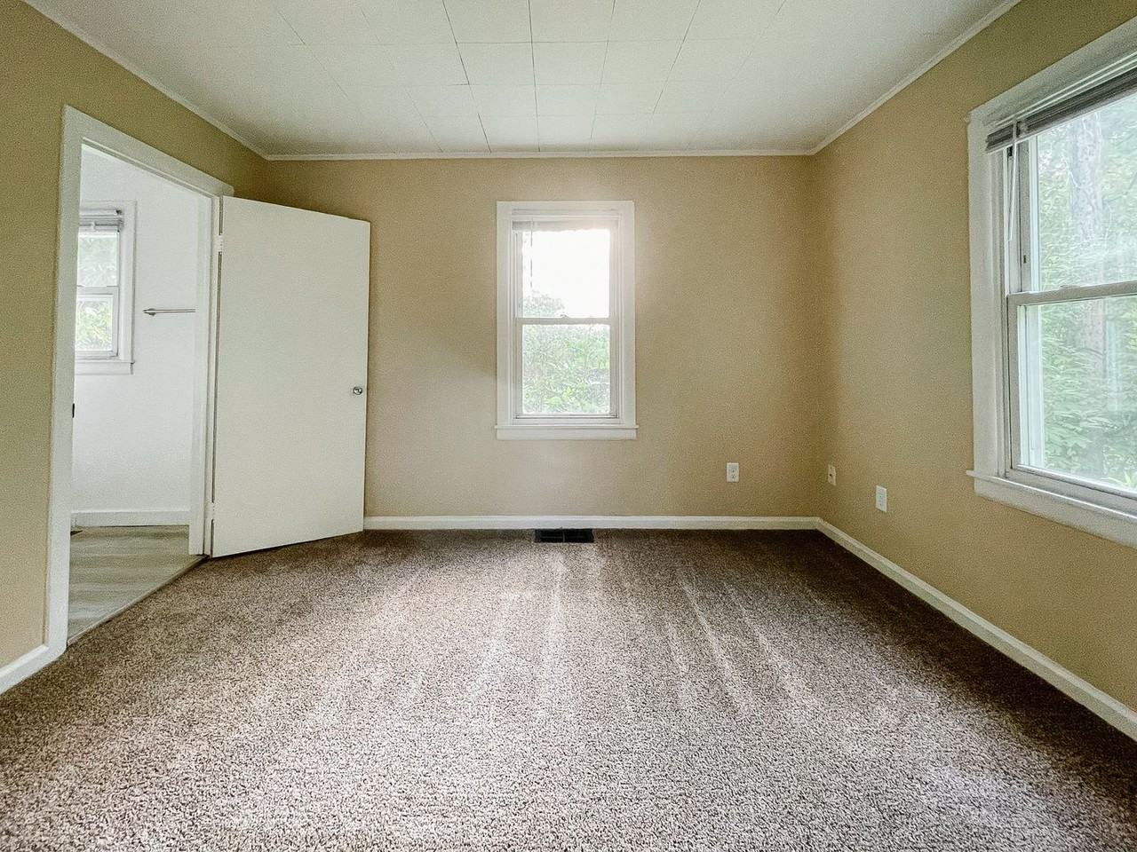 423 E Dartmouth Ave - Photo 3 of 26