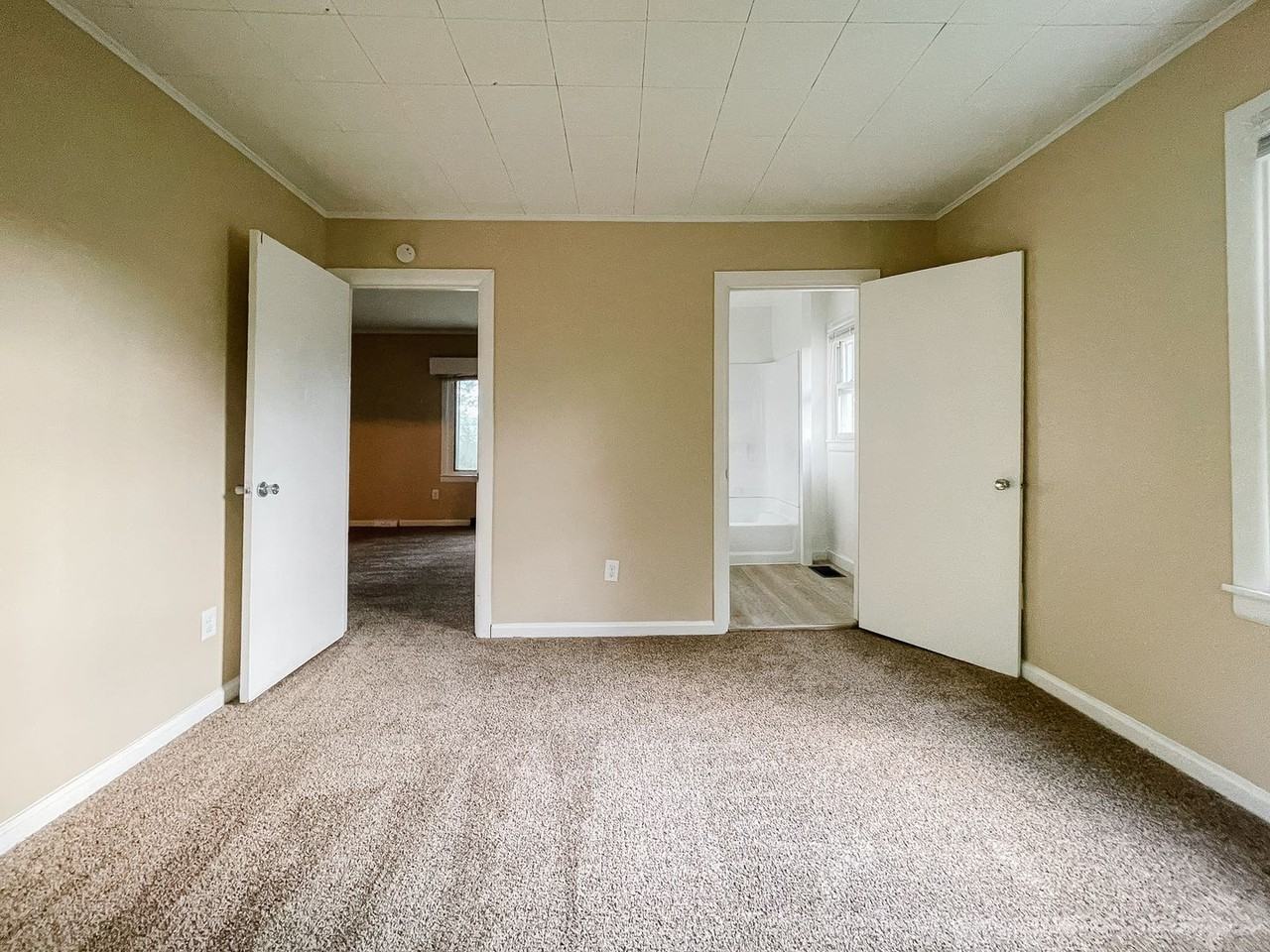 423 E Dartmouth Ave - Photo 4 of 26