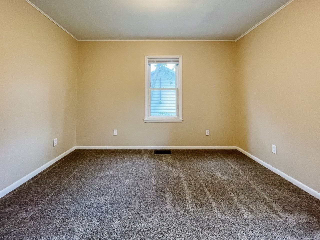 423 E Dartmouth Ave - Photo 5 of 26