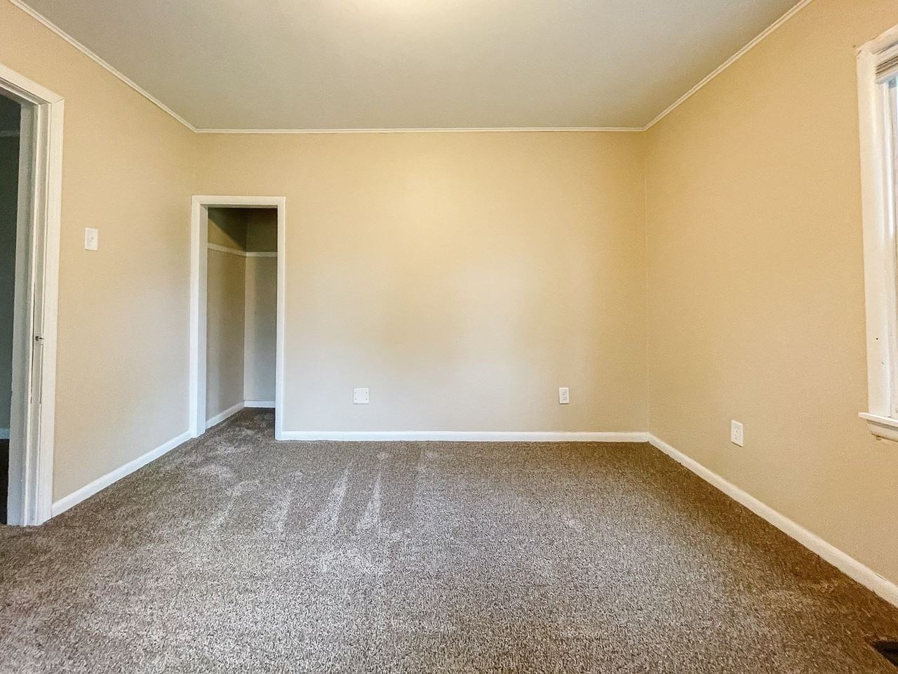 423 E Dartmouth Ave - Photo 6 of 26