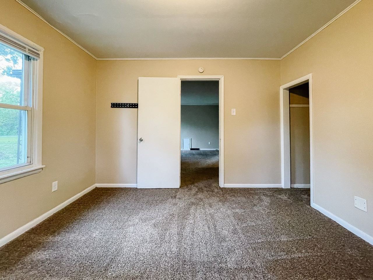 423 E Dartmouth Ave - Photo 7 of 26