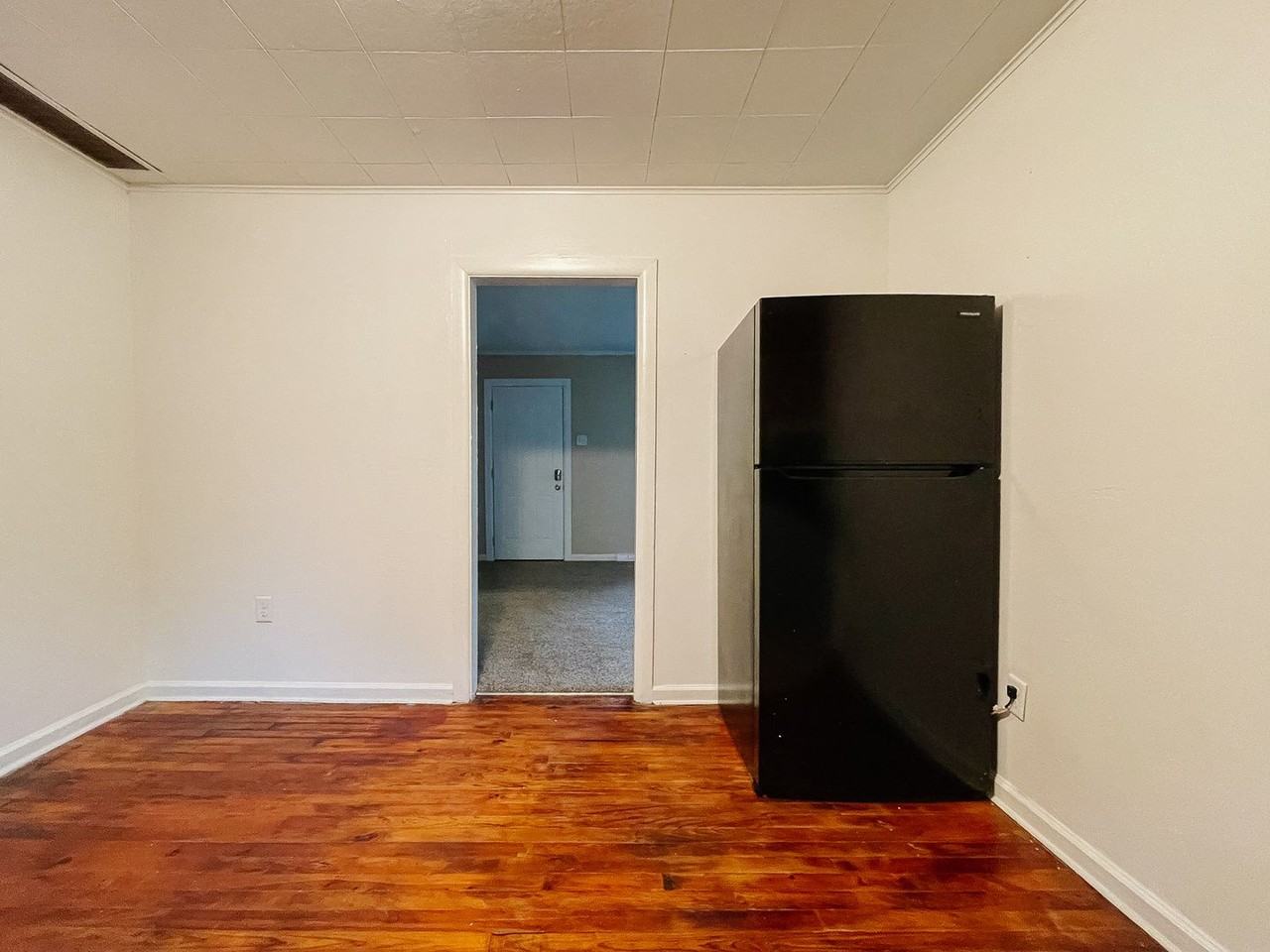 423 E Dartmouth Ave - Photo 2 of 26