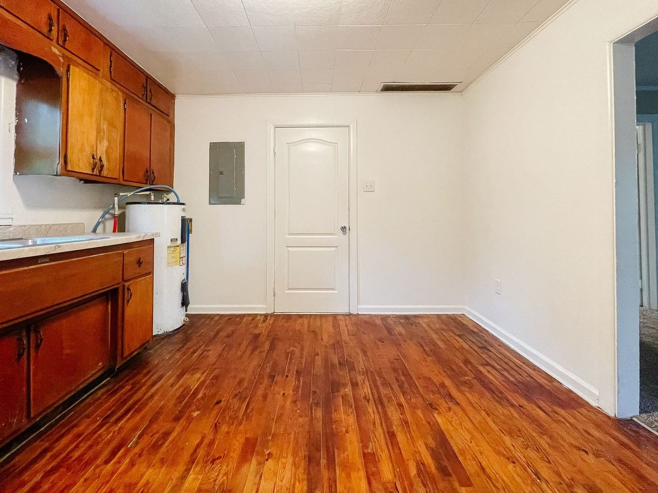 423 E Dartmouth Ave - Photo 3 of 26