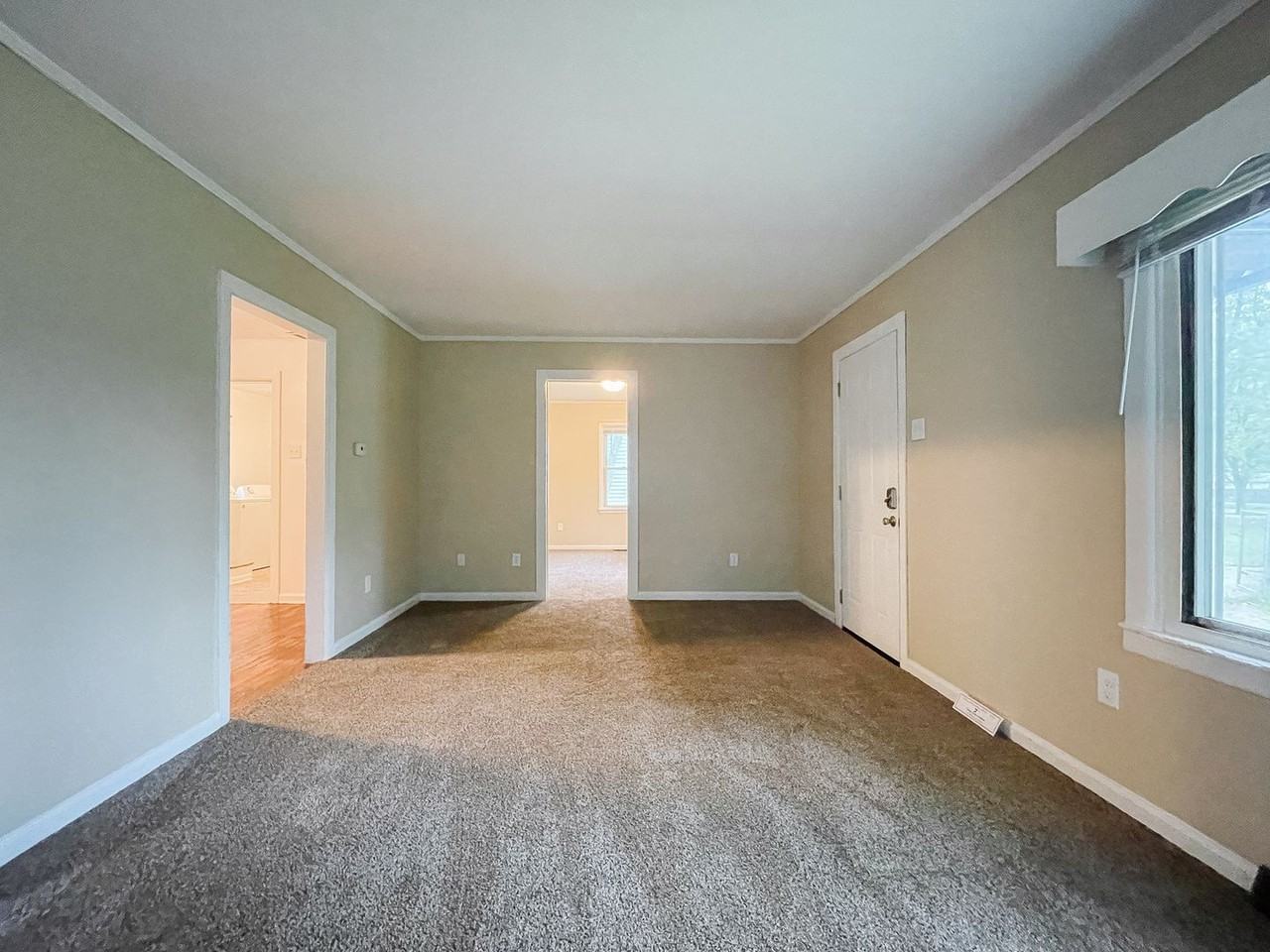 423 E Dartmouth Ave - Photo 6 of 26