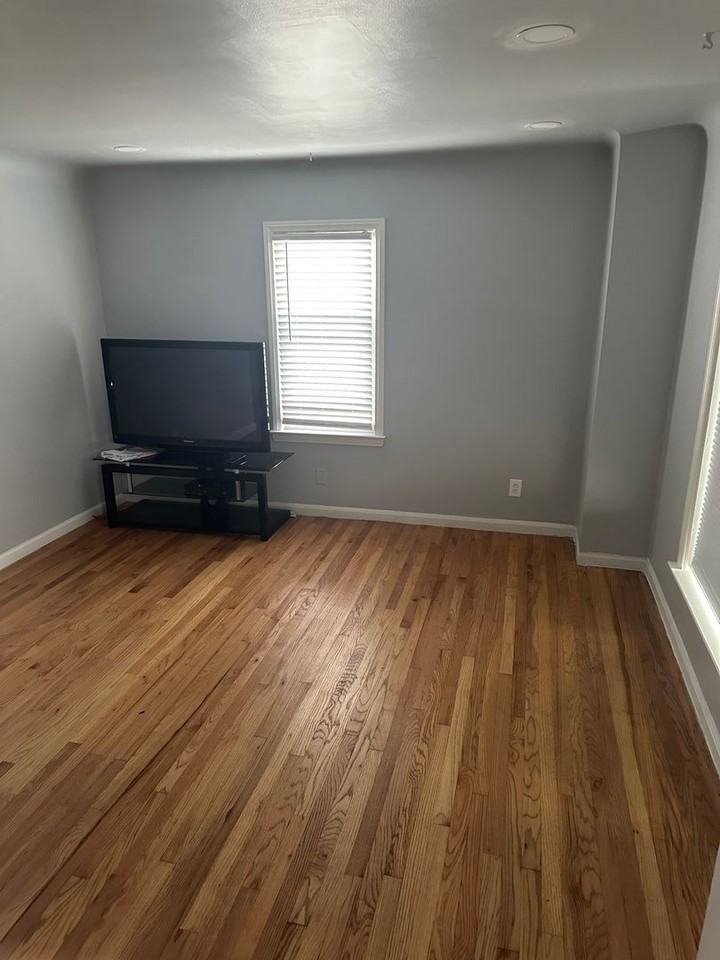 24620 Stanford St - Photo 3 of 30
