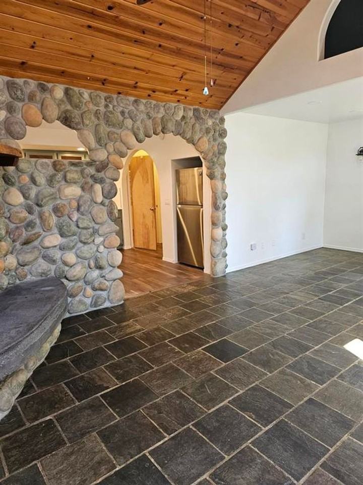 760 Pacific Ave - Photo 3 of 23