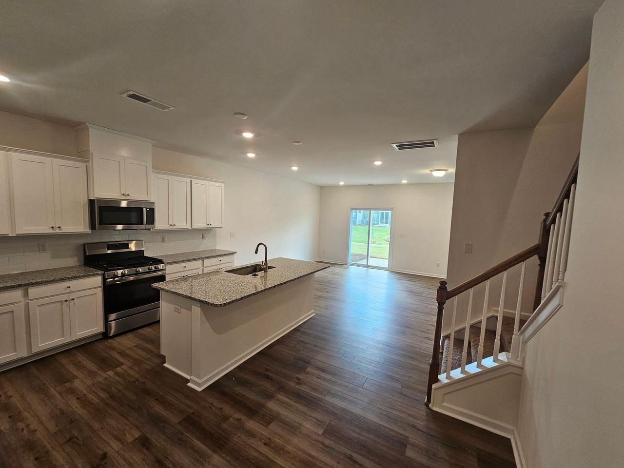 794 Earhart St - Photo 4 of 32