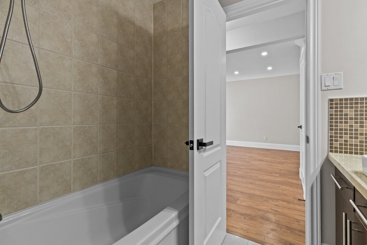 2622 Crystalburn Avenue #MAIN - Photo 7 of 8