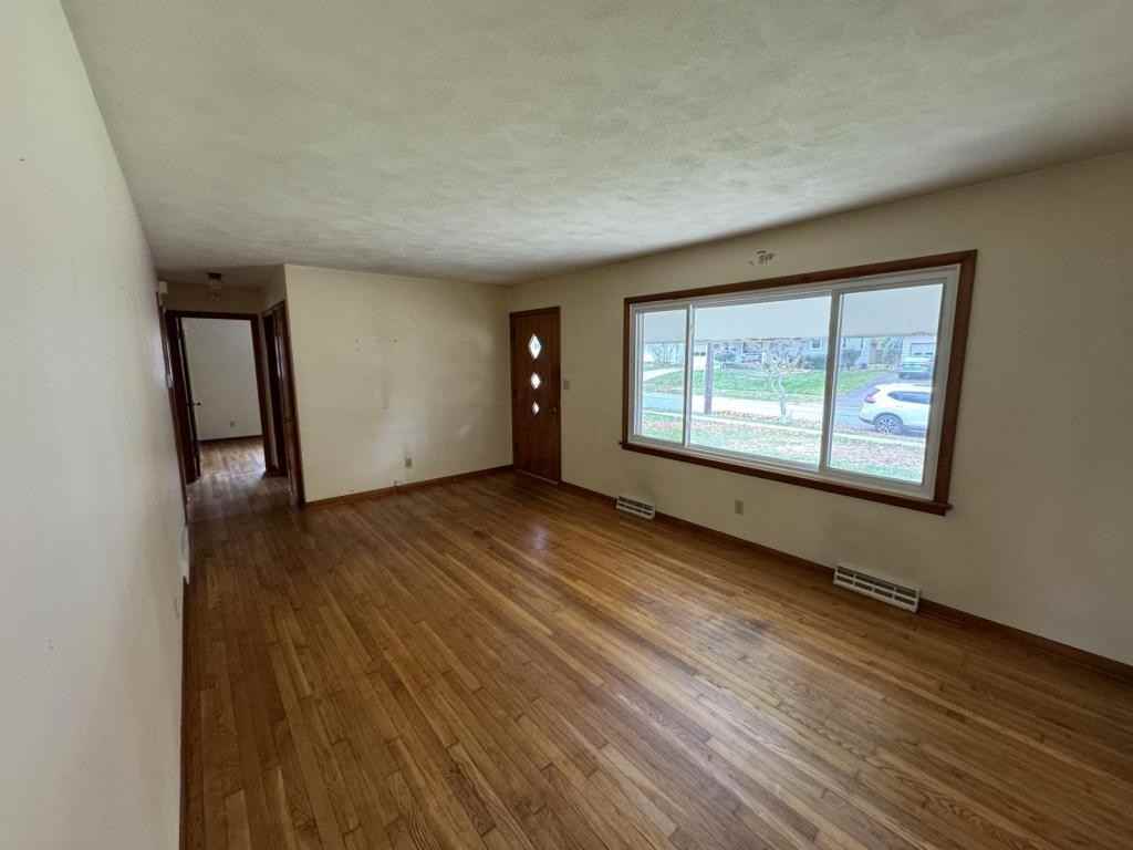 2537 Imperial St - Photo 3 of 14