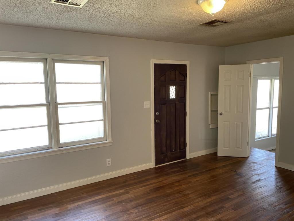 1008 N 5th St - Photo 3 of 16