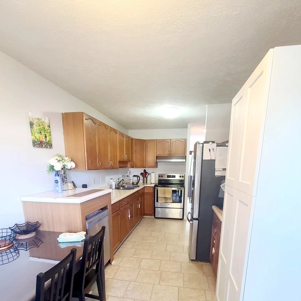 554 12th Street West - Photo 3 of 14