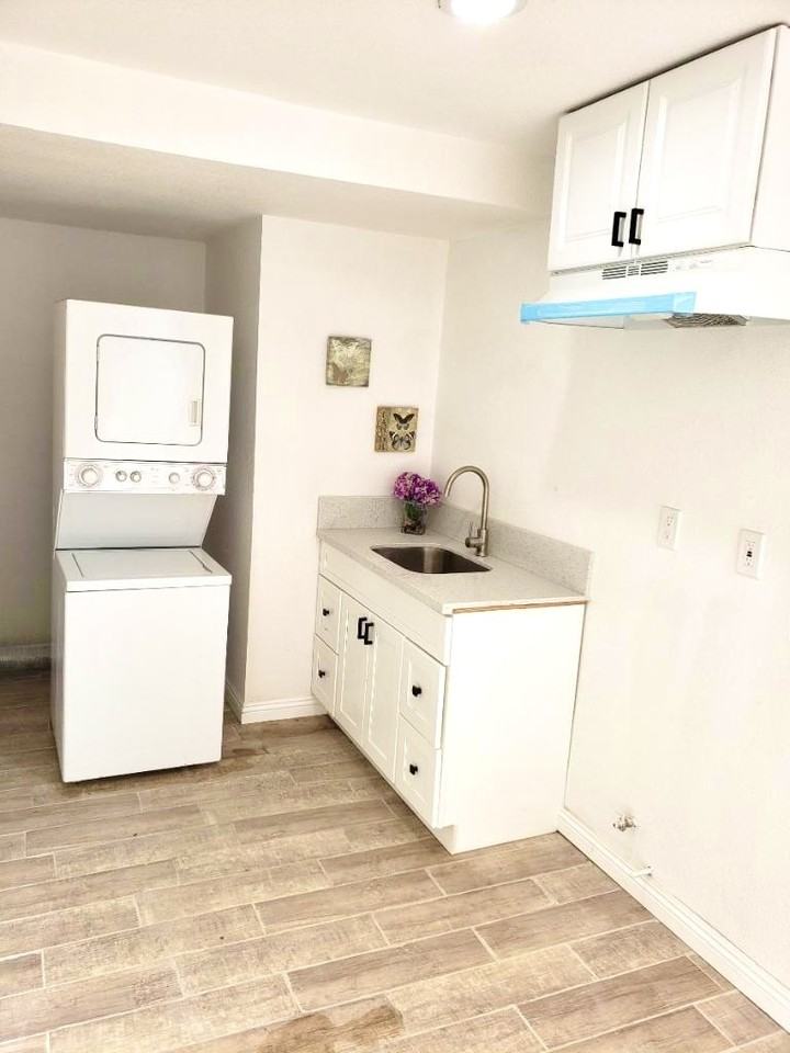 2532 N Arrowhead Ave