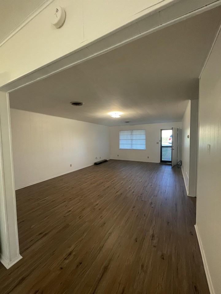 100 Northwest Dr - Photo 2 of 10