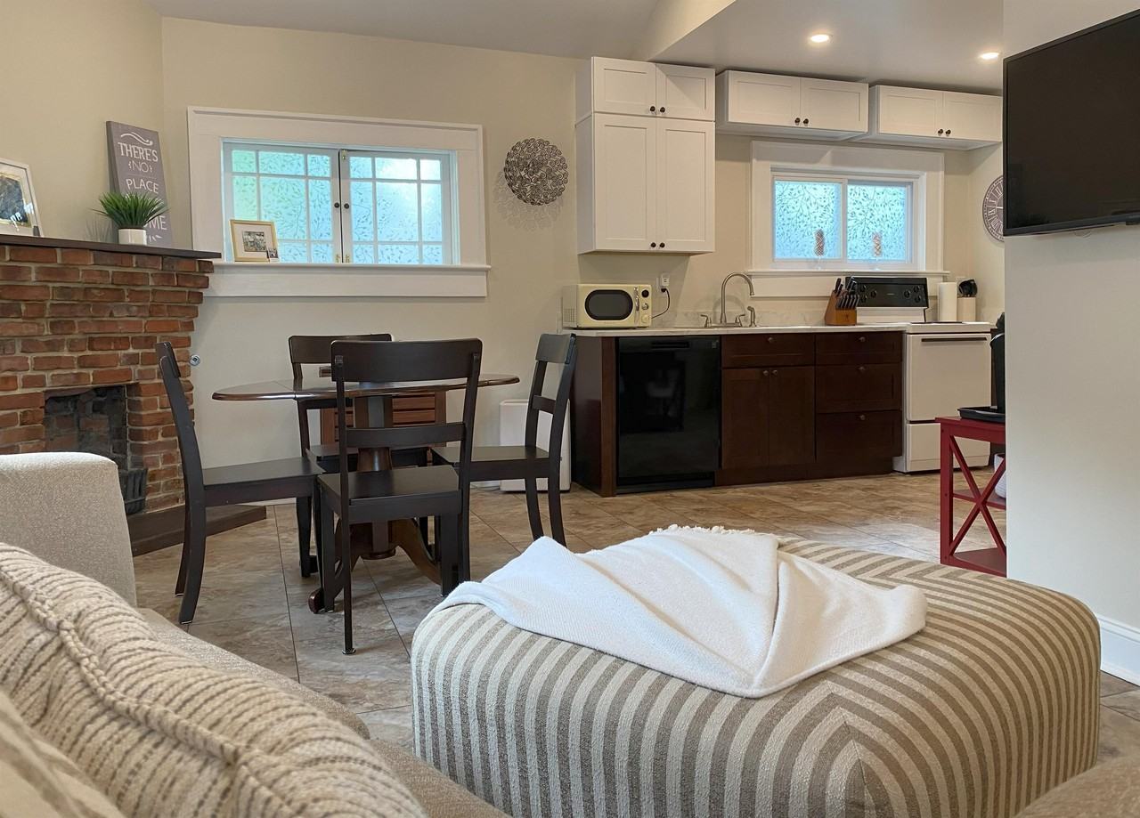 45 Oaklawn St - Photo 6 of 10