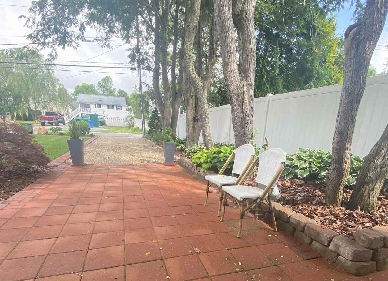 45 Oaklawn St - Photo 4 of 10