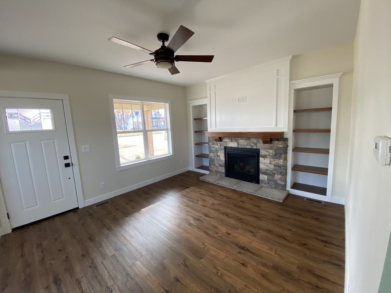 302 Franklin St - Photo 3 of 8
