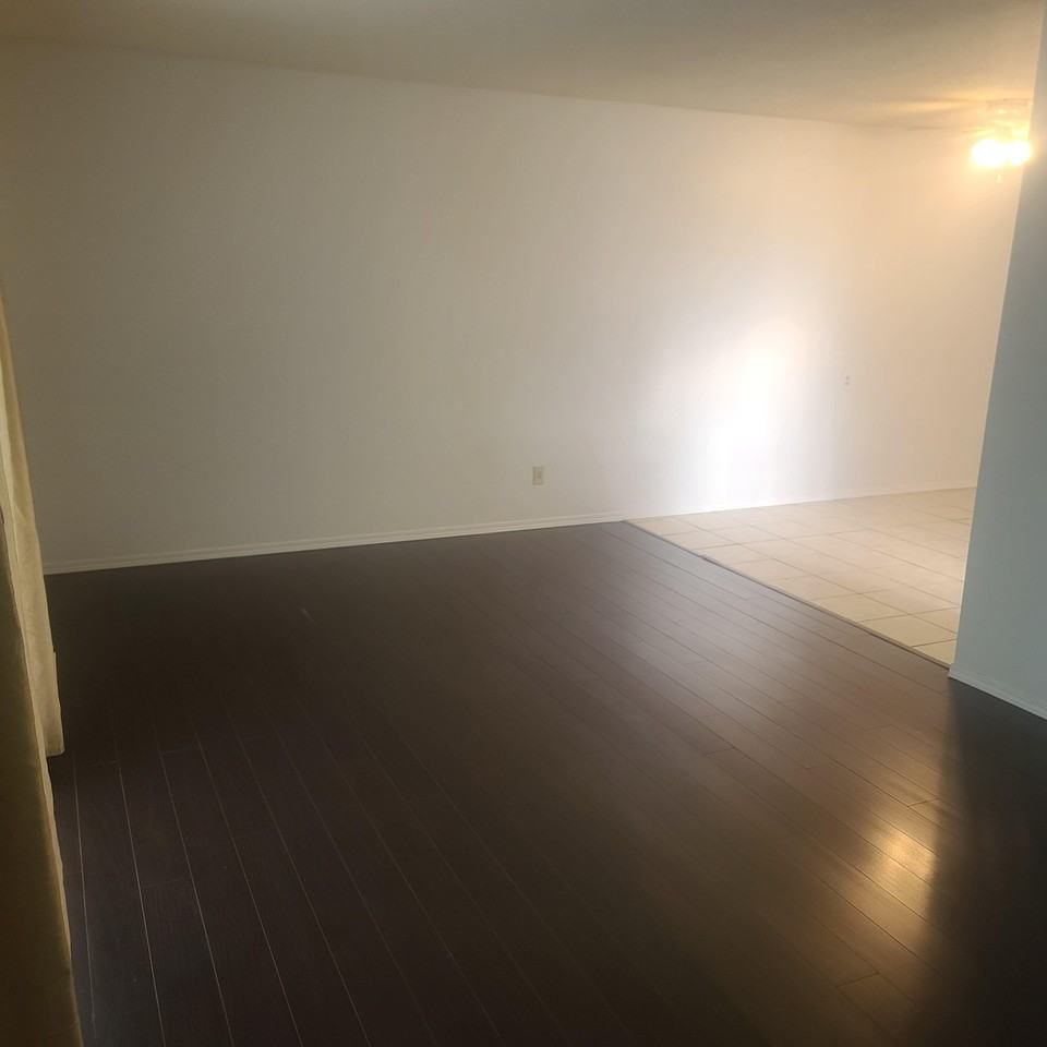 11239 127 Street - Photo 3 of 23