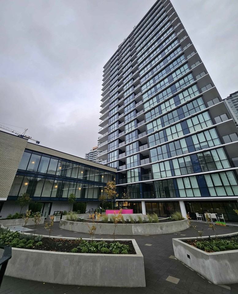 10333 133 Street - Photo 5 of 16