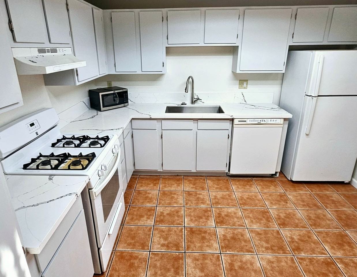 73627 Raymond Way - Photo 3 of 15