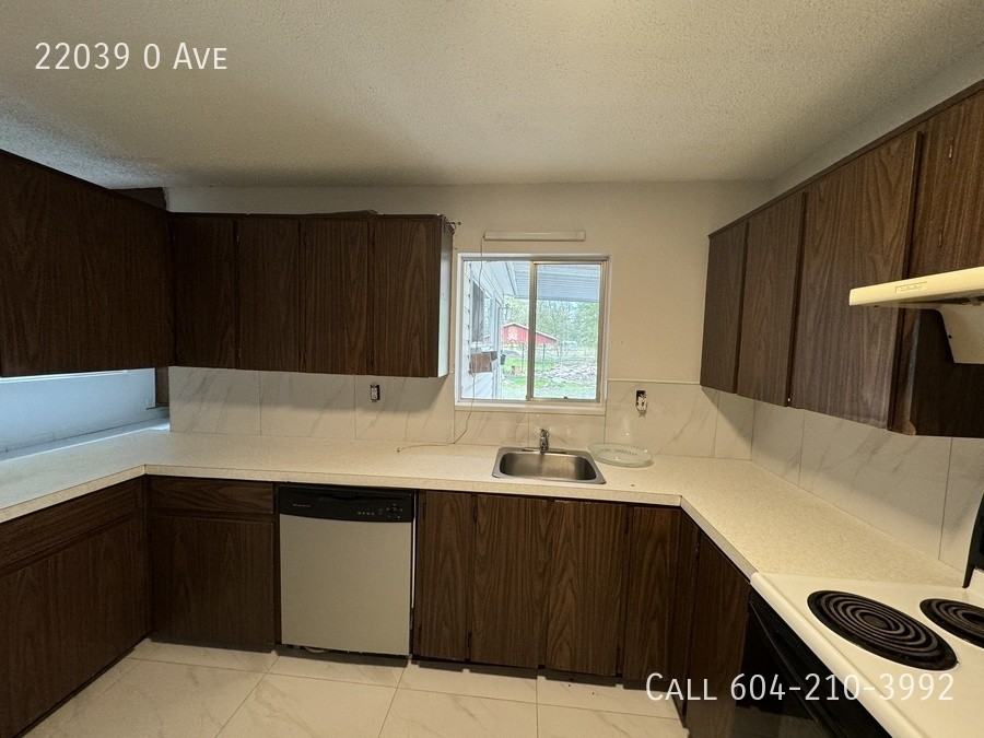 22039 0 Ave - Photo 3 of 12
