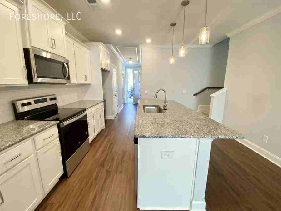 338 Bleecker St S - Photo 3 of 20