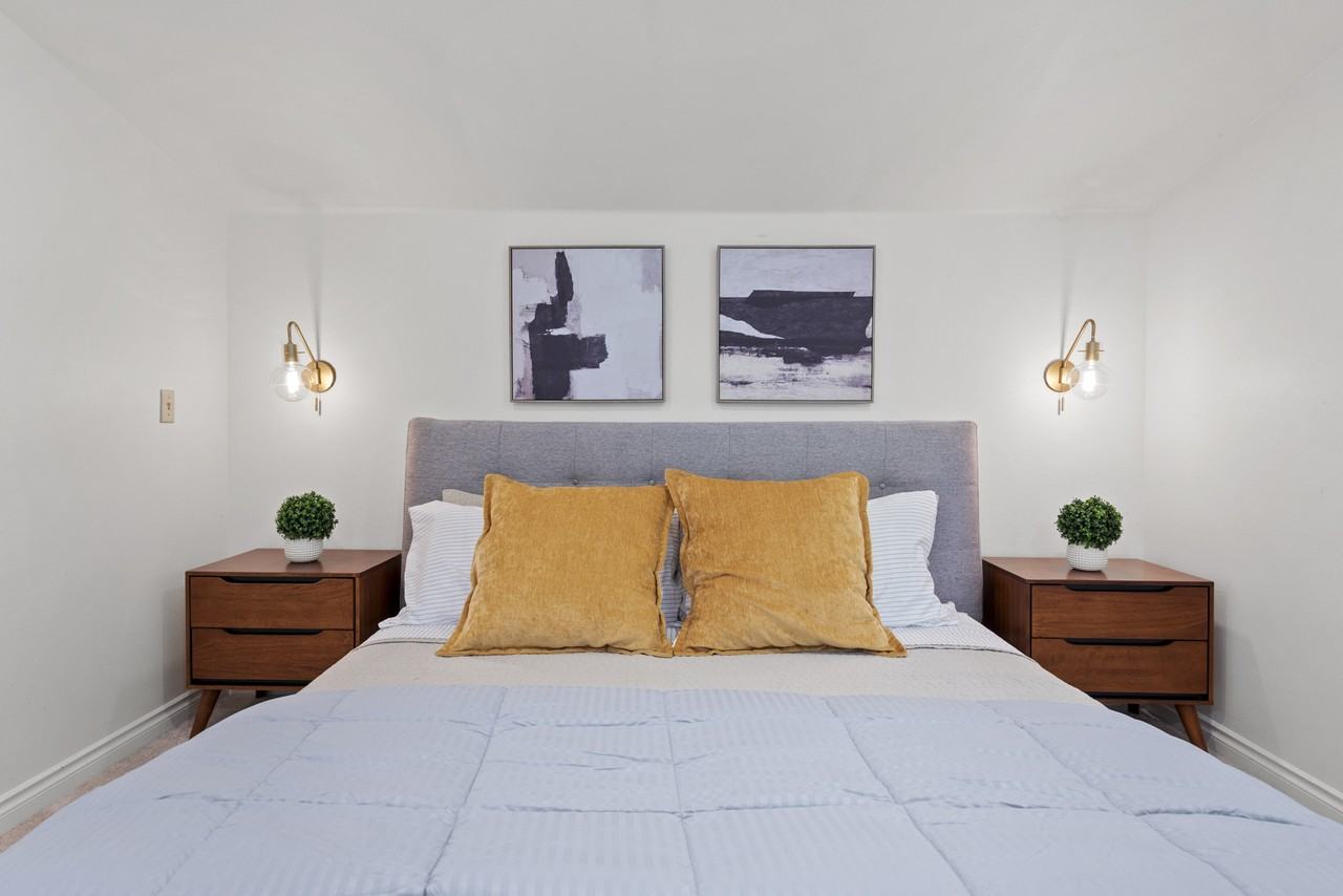 2243 West Lake Sammamish Parkway Southeast - Photo 2 of 36