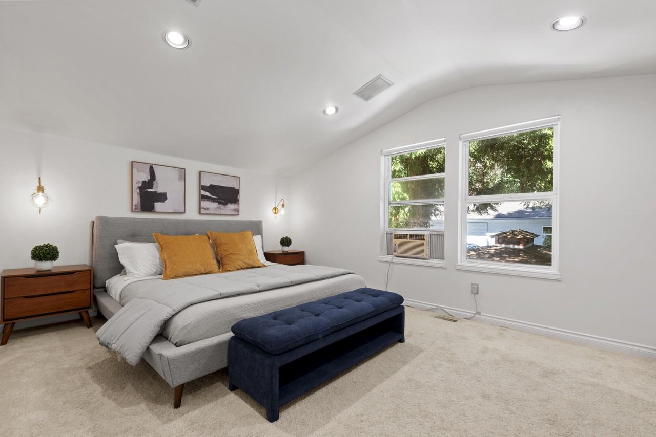 2243 West Lake Sammamish Parkway Southeast - Photo 7 of 36