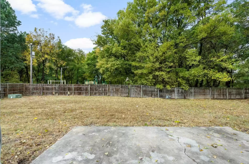 2800 S Dogwood Ave - Photo 4 of 23