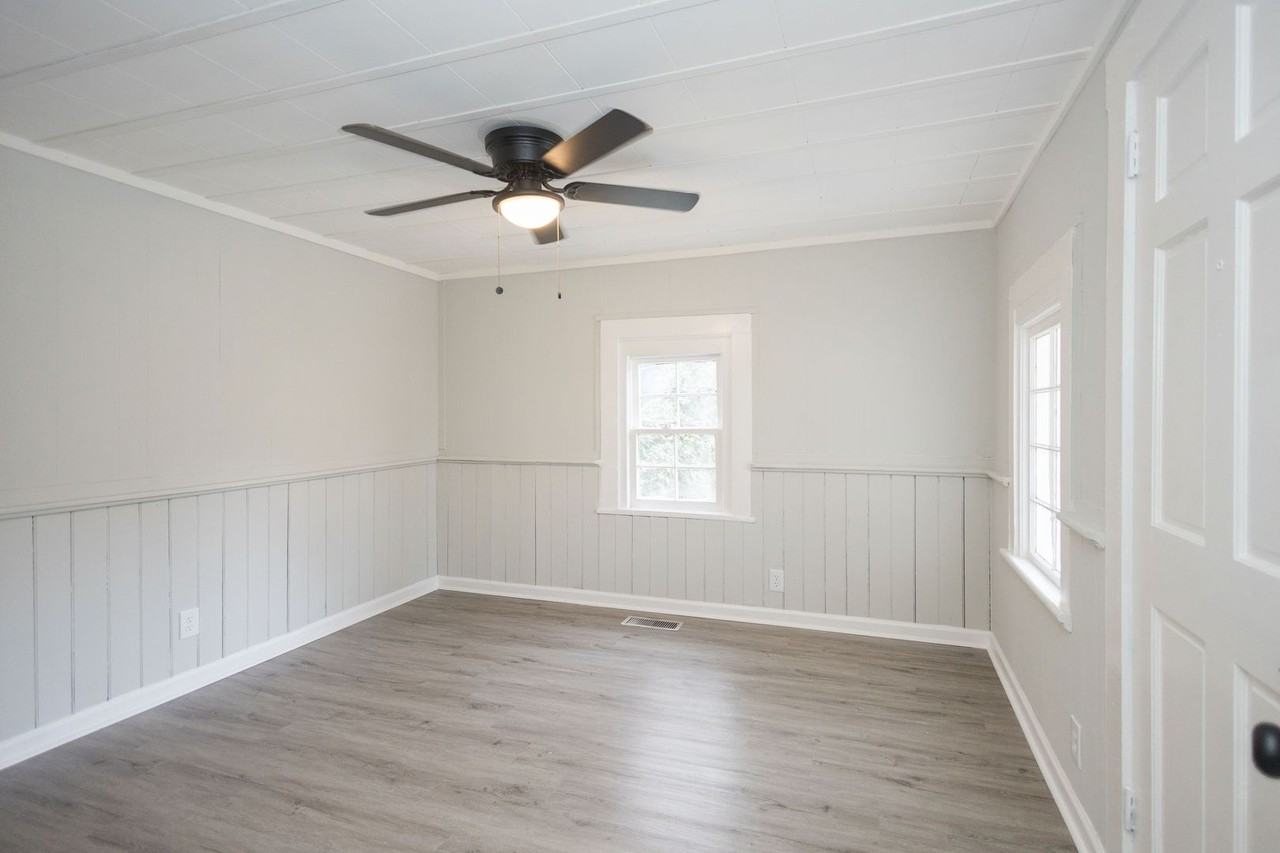 864 Tattnall St - Photo 2 of 36