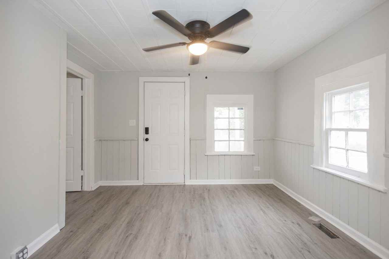 864 Tattnall St - Photo 7 of 36