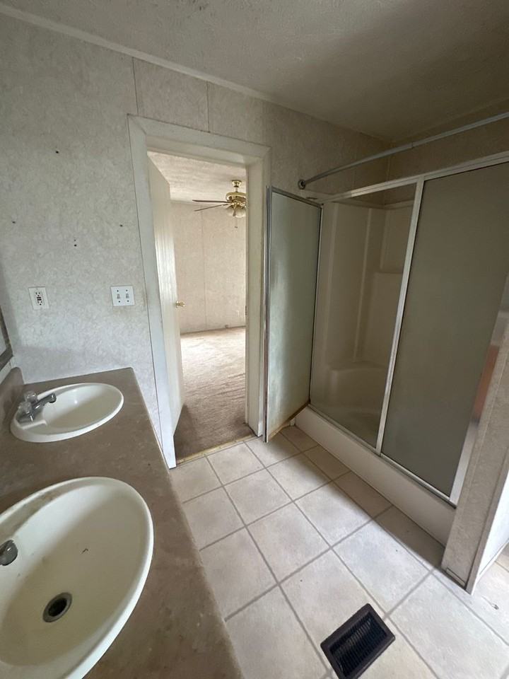 1239 Lambs Bridge Rd - Photo 3 of 4