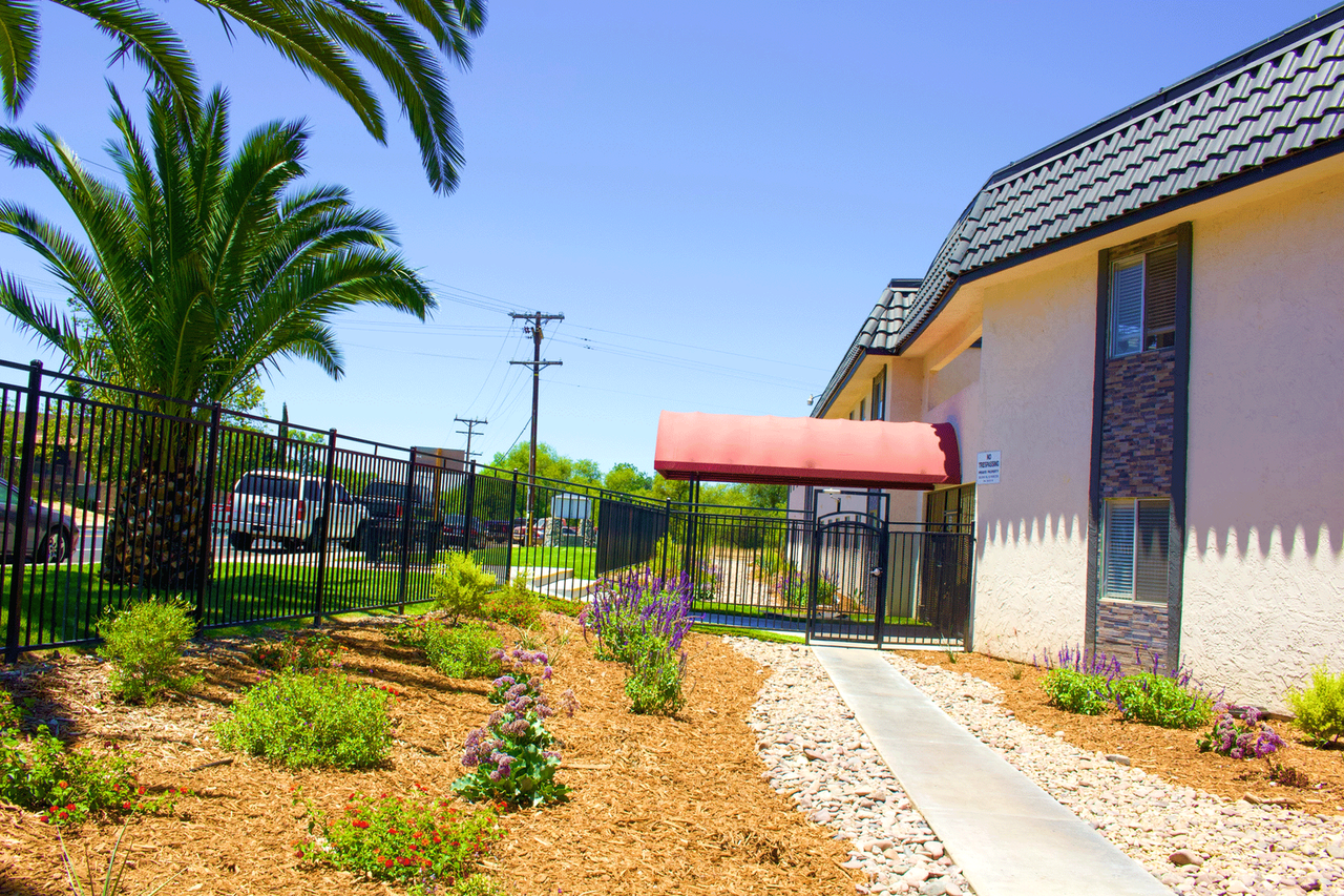 Country Gardens - Photo 3 of 14