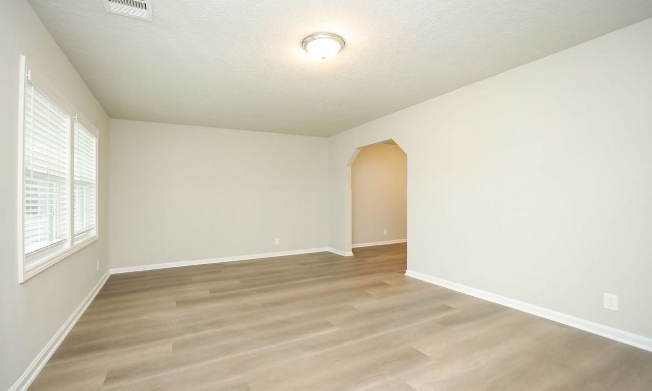 5511 Starling St - Photo 6 of 36