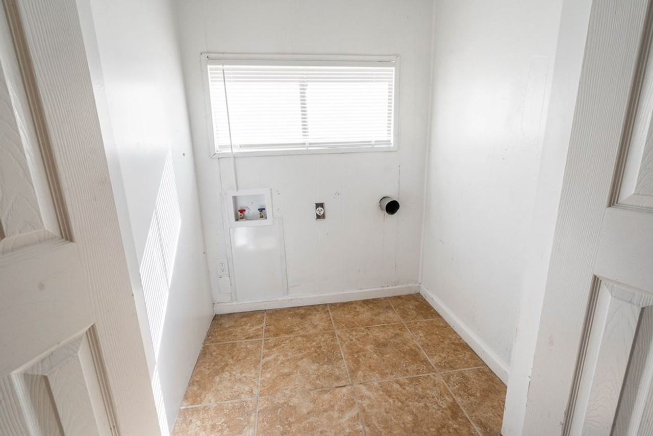 1003 W 21st St - Photo 3 of 14