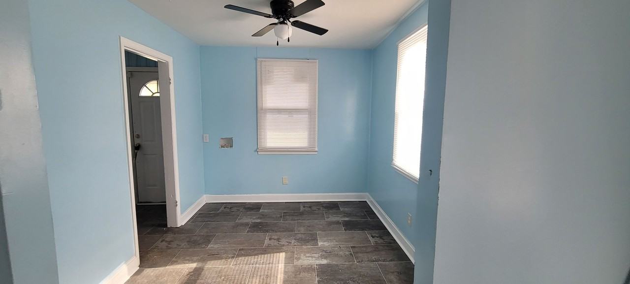 1131 Sharpes Ln - Photo 2 of 6