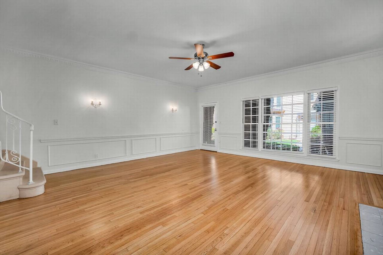 614 Midvale Ave - Photo 3 of 17