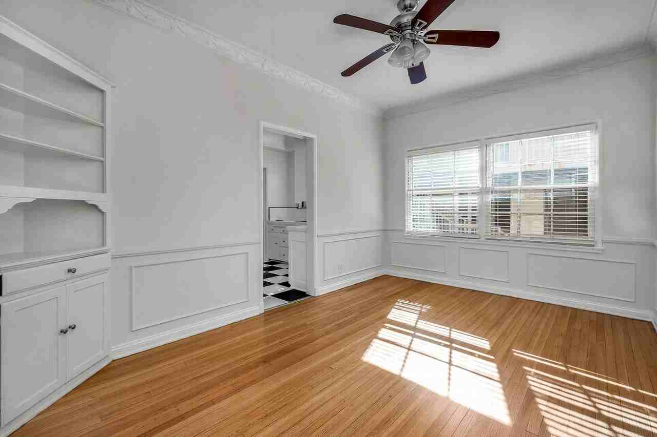 614 Midvale Ave - Photo 5 of 17