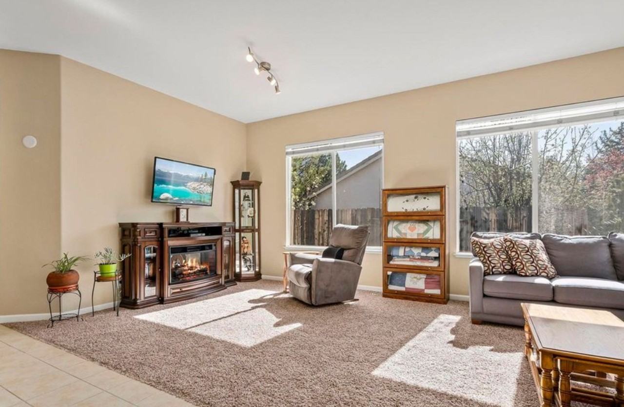 1833 Millpond Ct - Photo 3 of 18