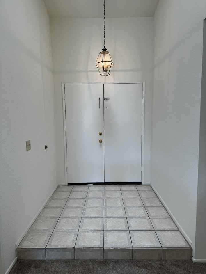 16221 Jackson Dr - Photo 2 of 13