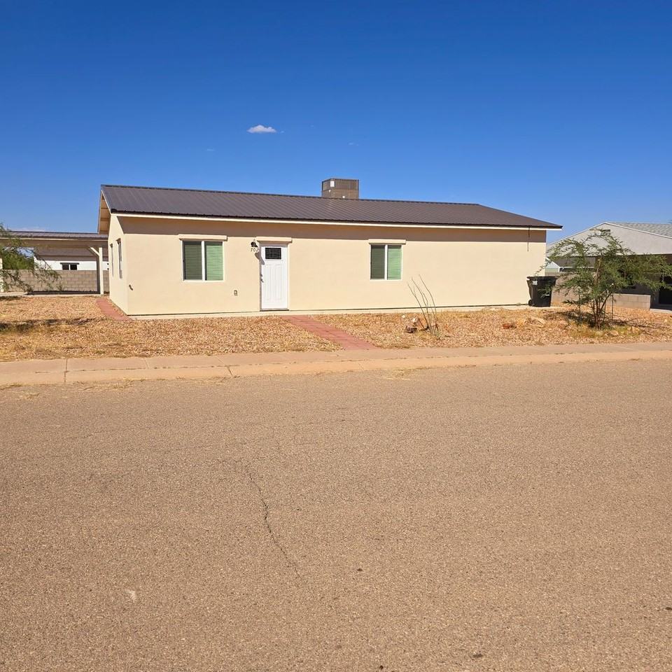 702 W Coachline Ln - Photo 2 of 16