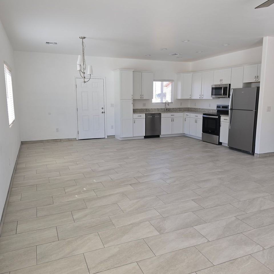 702 W Coachline Ln - Photo 5 of 16