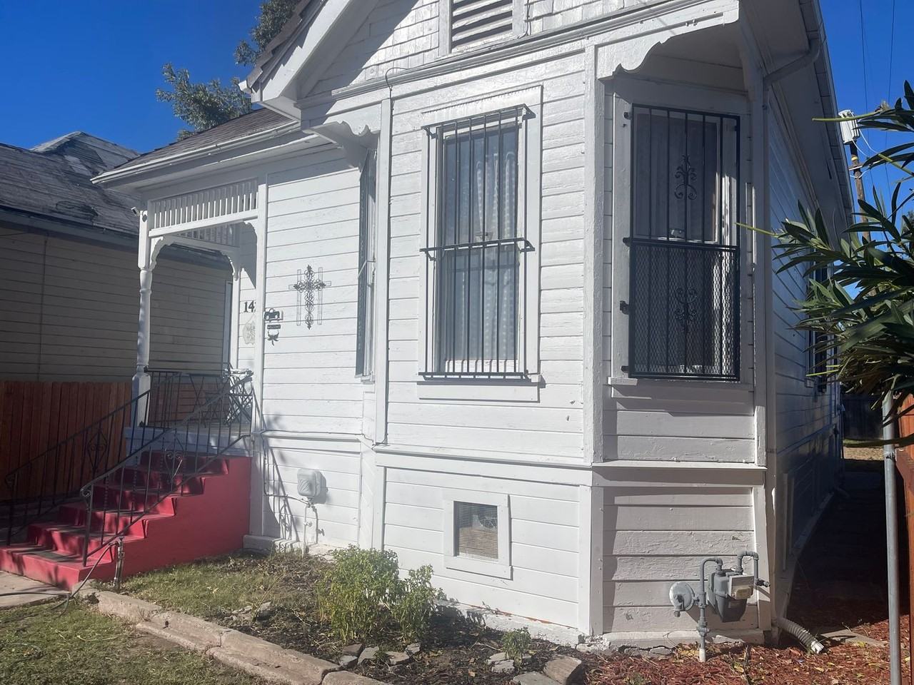 1421 E Oak St - Photo 2 of 26