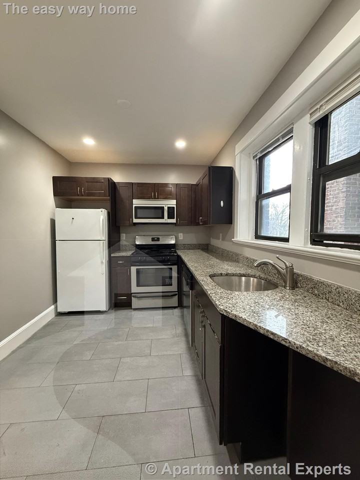 9 Upland Rd #5 - Photo 3 of 14