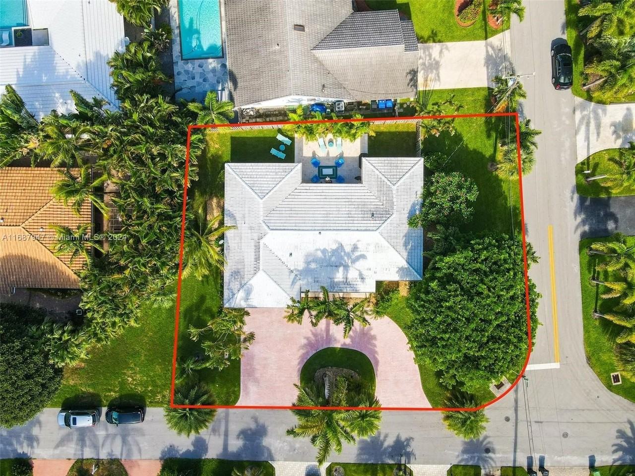 290 Tropic Dr #290 - Photo 2 of 33